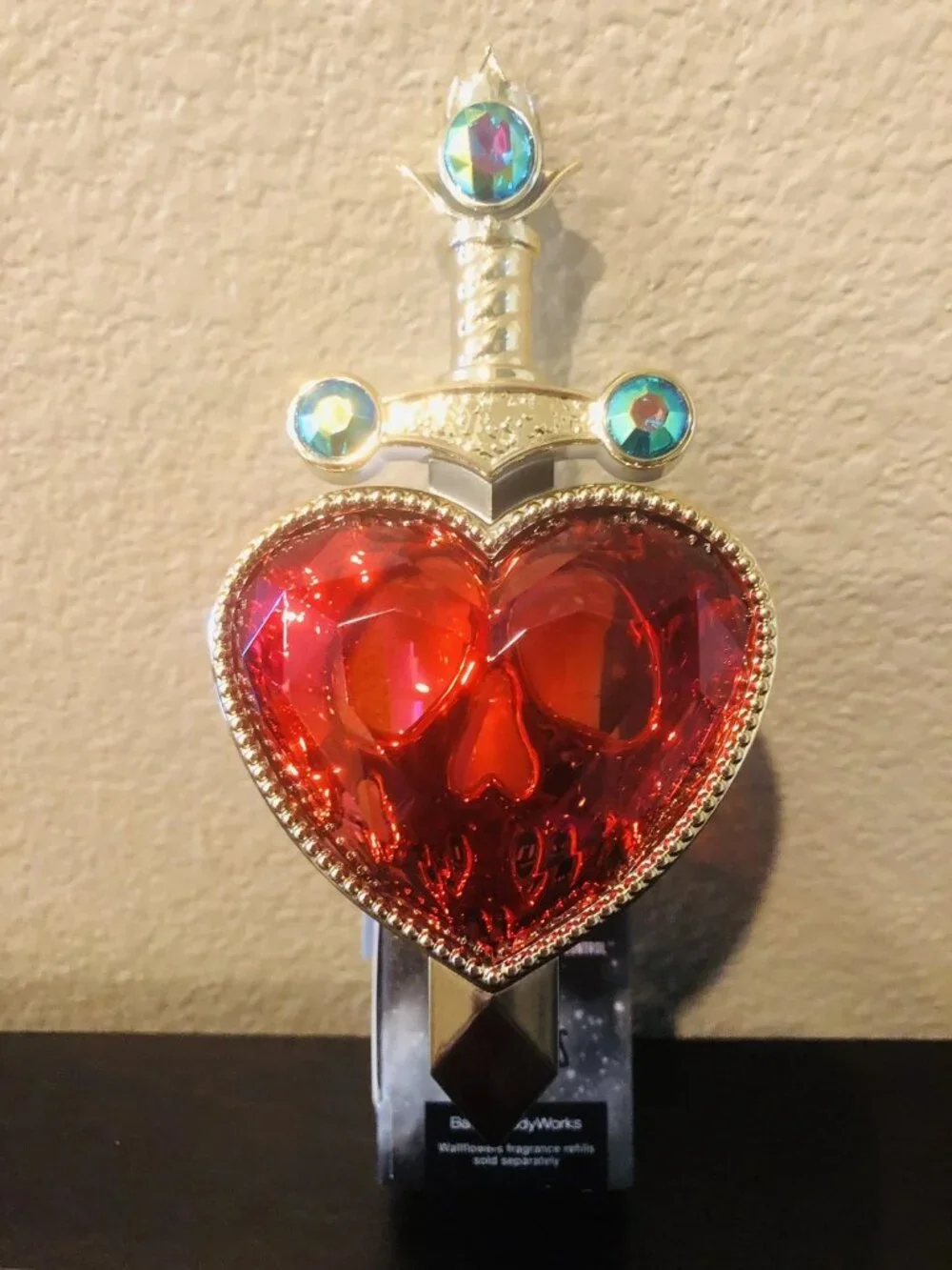 WALLFLOWERS DISNEY VILLAINS EVIL QUEEN LIGHT UP HEART Dagger Plug In Diffuser
